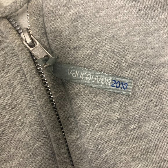 Vintage Men's 2010 Vancouver Olympics Hoodie - Grey - Picture 5 of 5